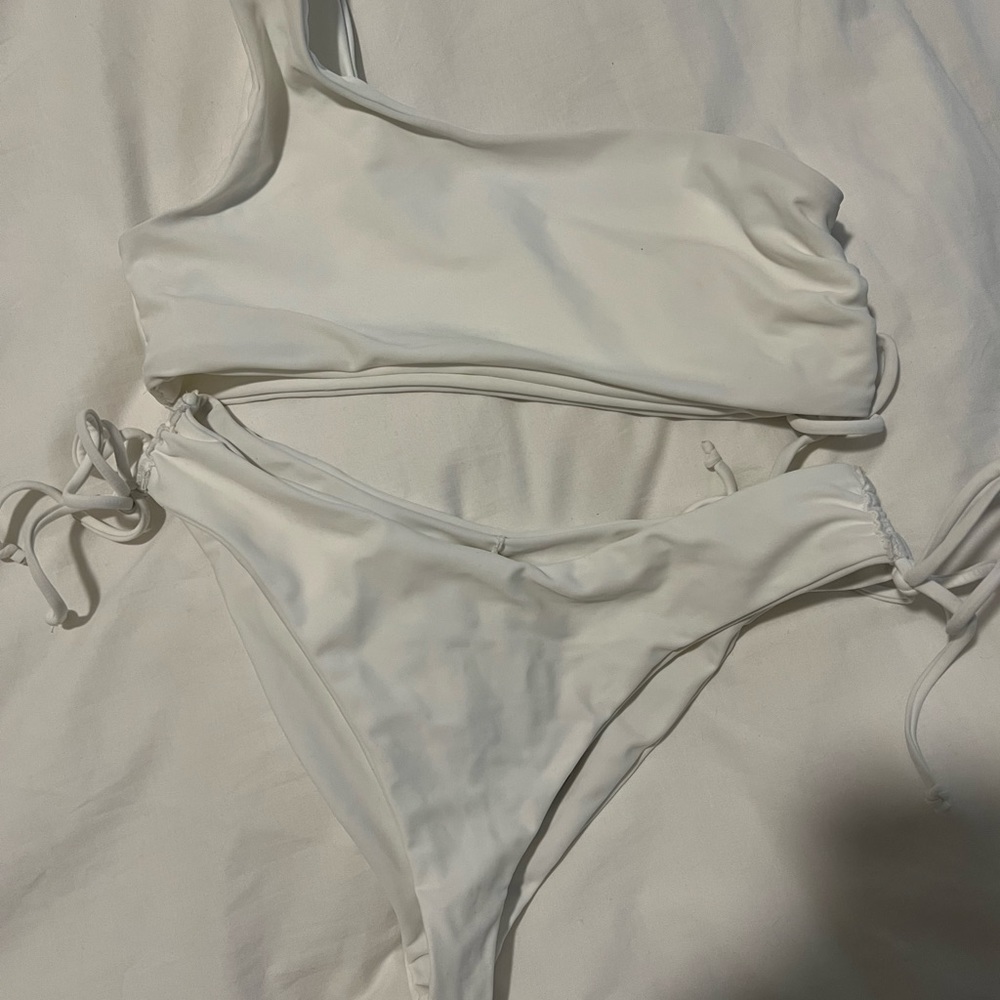 White Lulus one shoulder bikini, never worn, size small